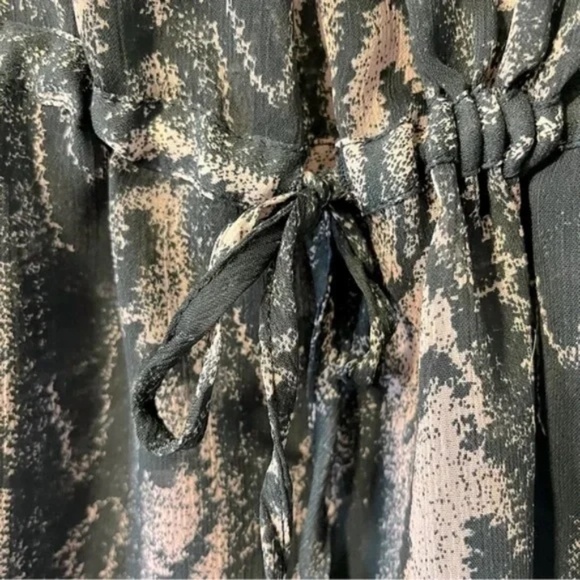 Topshop | Black Pink Abstract Button Front V-Neck Long Sleeve Blouse, Size 4 - Picture 3 of 8